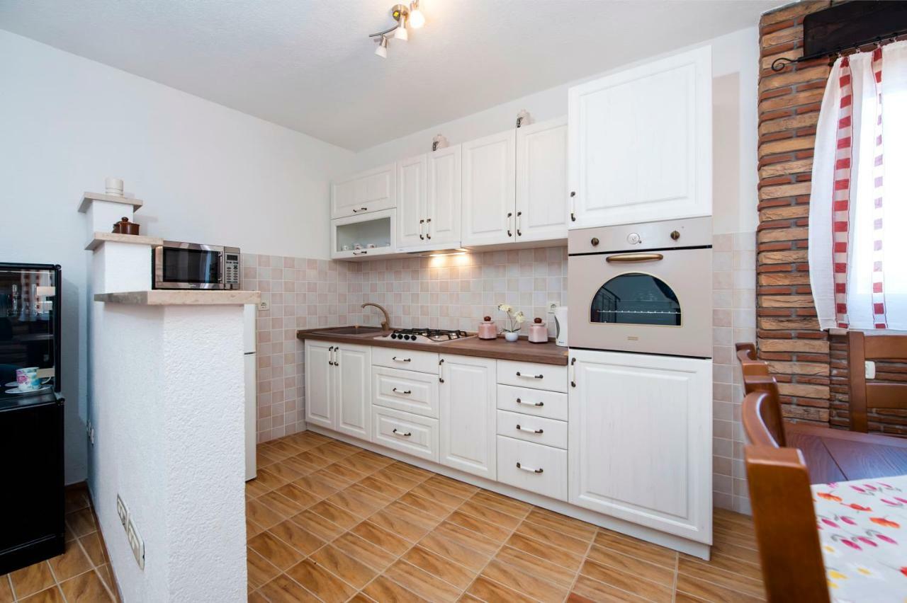 Guesthouse Ancient Stone Ровинь Экстерьер фото