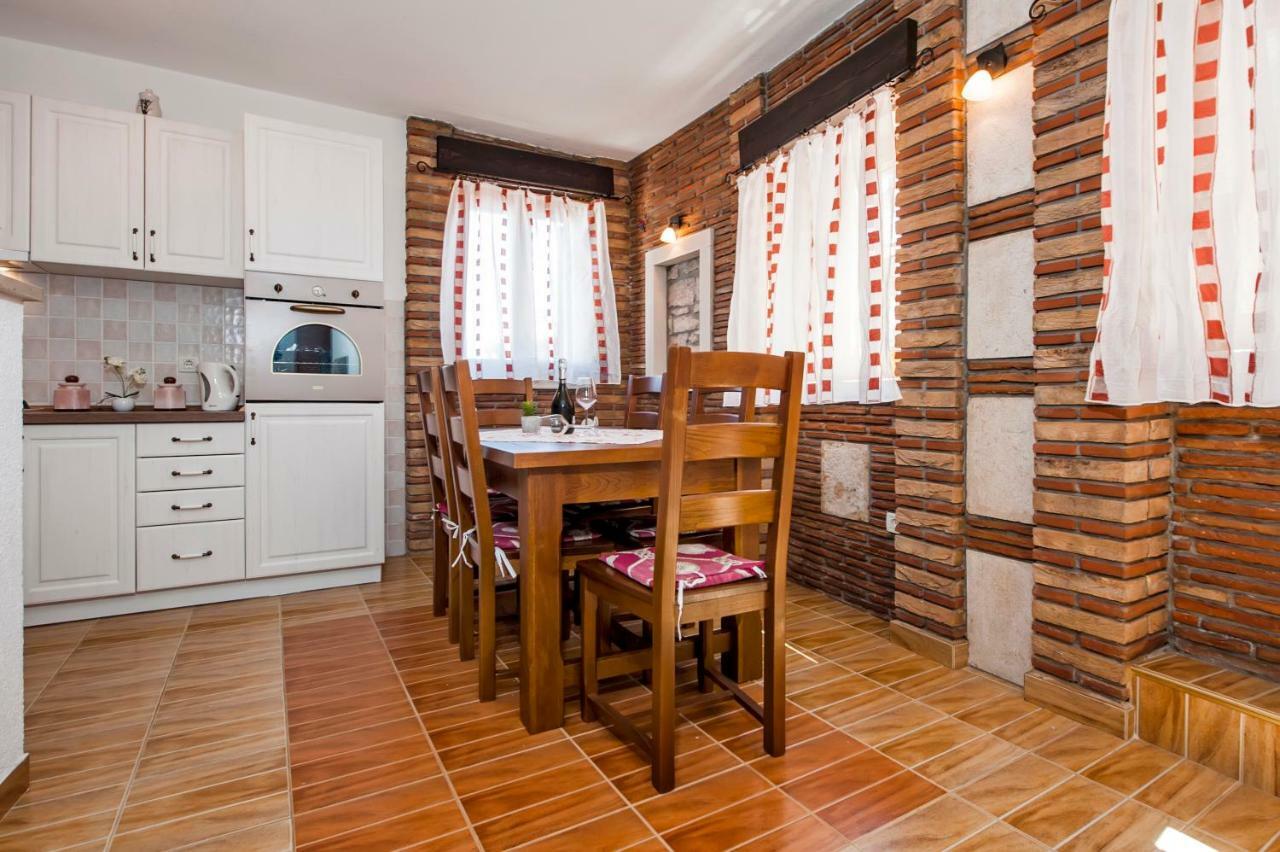 Guesthouse Ancient Stone Ровинь Экстерьер фото