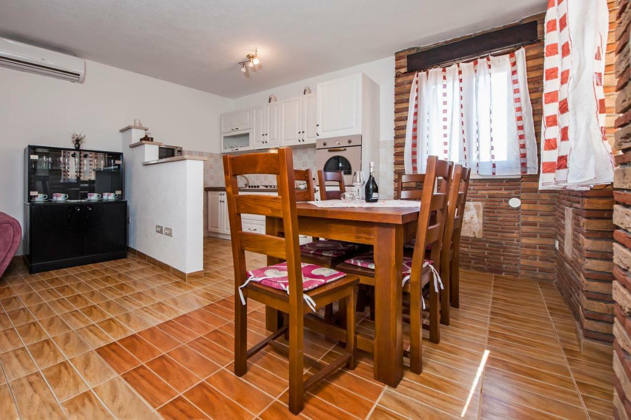 Guesthouse Ancient Stone Ровинь Экстерьер фото